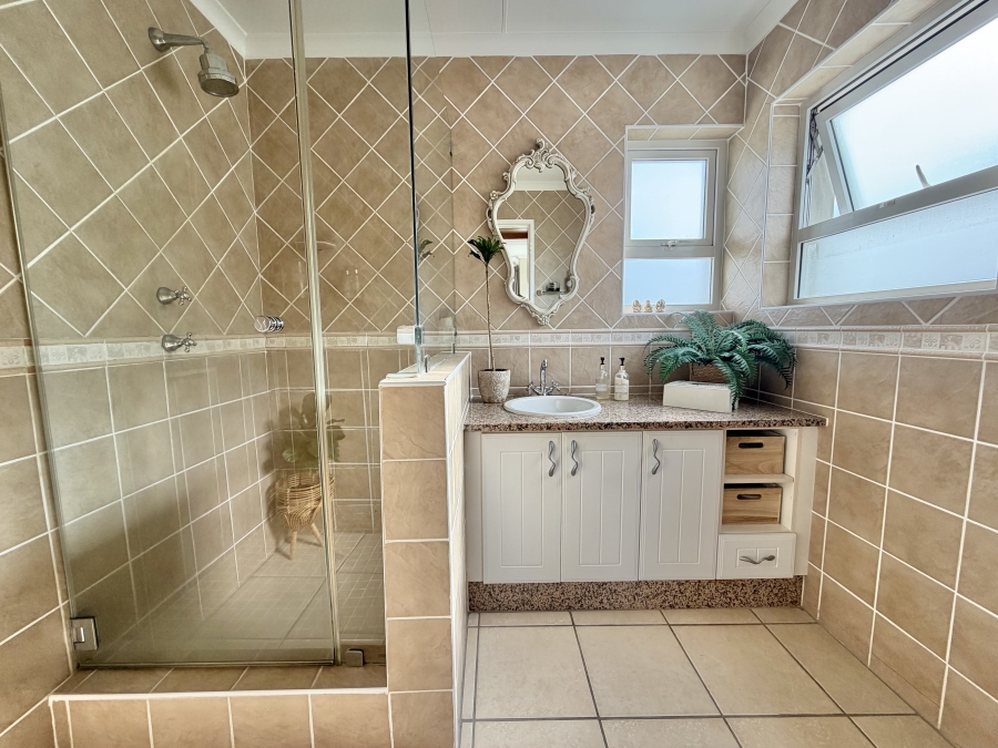 6 Bedroom Property for Sale in Marina Martinique Eastern Cape